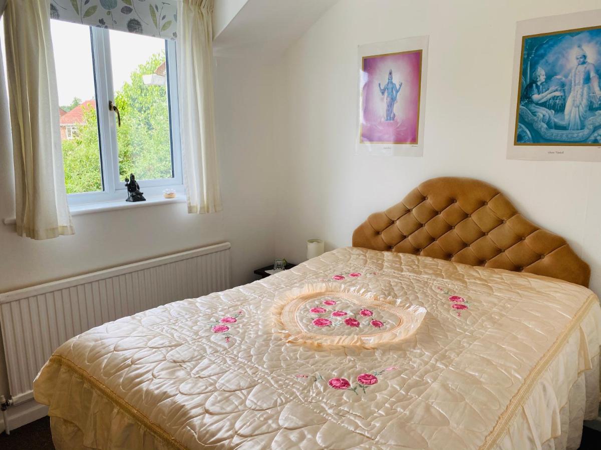 Bed and Breakfast Camelot Retreat - Tor View Гластонбери Экстерьер фото